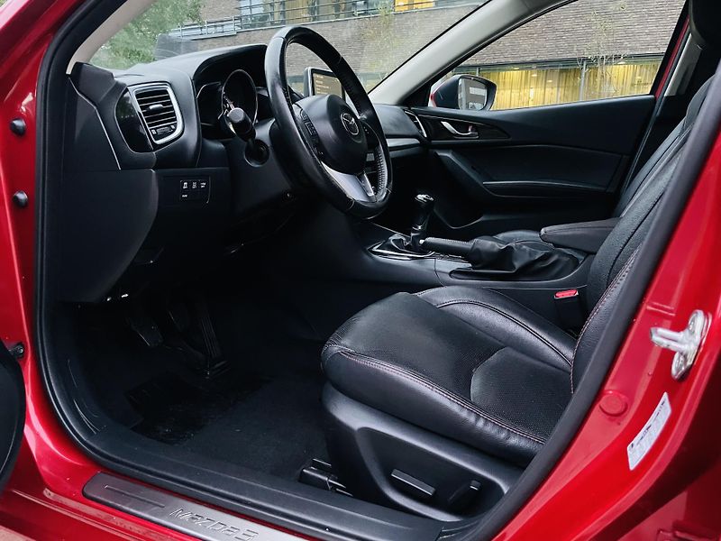 Mazda 3 2.0i MANUÁL SENZORY HEADUP LED - fotka 26 z 43