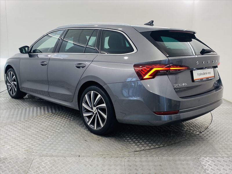 Škoda Octavia 2,0 TSI 140kW DSG 4x4 Style Pl - fotka 26 z 29