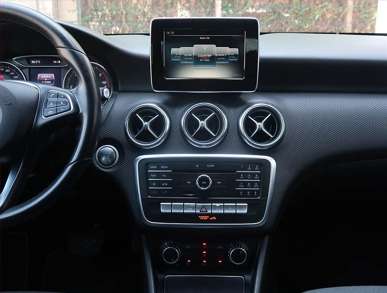Mercedes-Benz Třídy A (2017) Classic A 180 d, Automat, Kůže - fotka 12 z 18