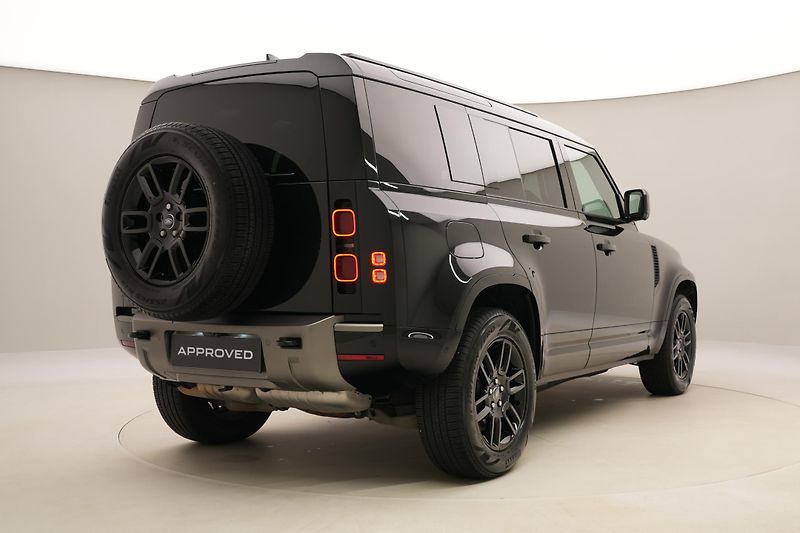 Land Rover Defender 110 D300 X-DYNAMIC SE AWD CZ - fotka 12 z 46