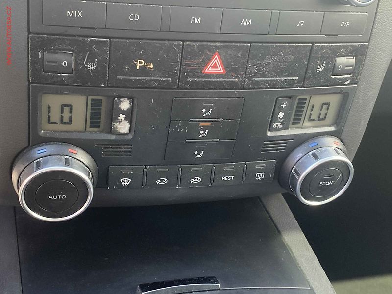 Volkswagen Touareg (2003) 2.5 TDi 4x4 R5, Šíbr, kůže - fotka 15 z 17