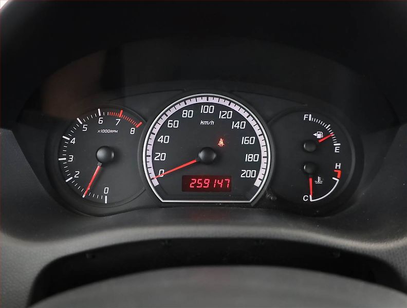 Suzuki Swift (2010) 1.3 i, Serv.kniha, po STK - fotka 9 z 13