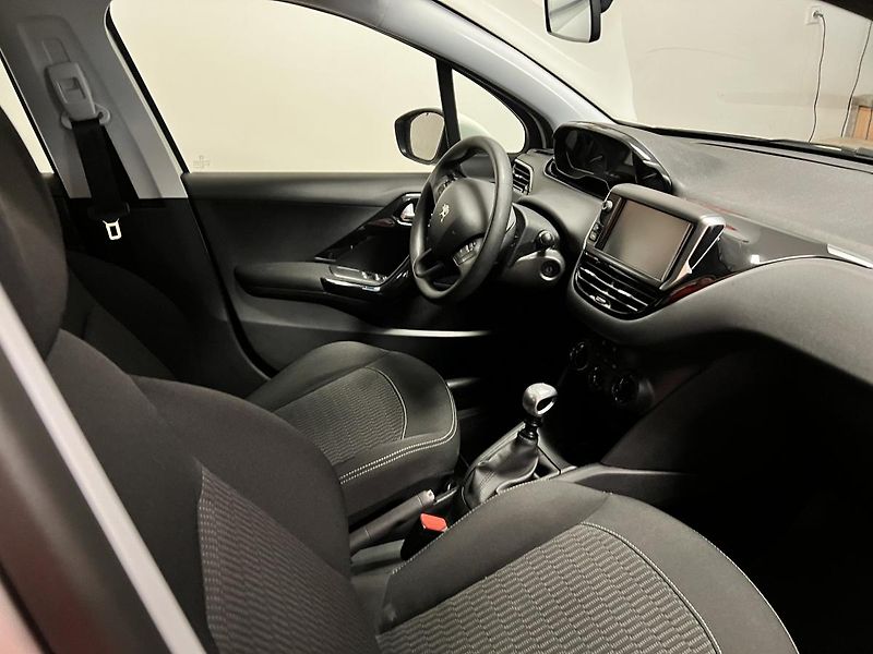 Peugeot 208 (2019) Active 1.5 Bluehdi 1 MAJ ČR - fotka 21 z 25