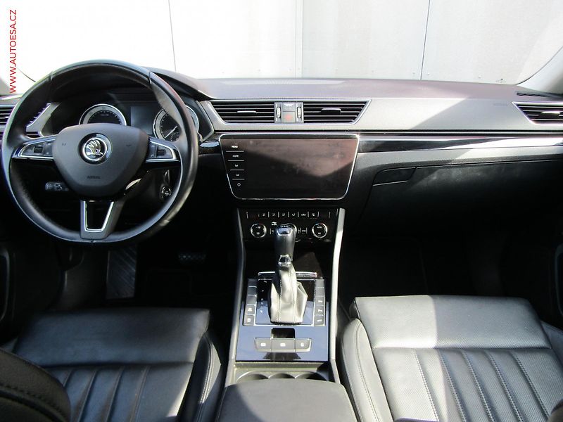 Škoda Superb (2018) 2.0 TDi, ČR, L&K, DSG, kůže - fotka 8 z 17
