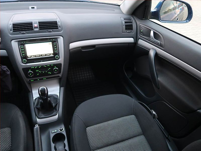 Škoda Octavia (2012) 1.6 TDI 4x4, 4X4, Serv.kniha - fotka 8 z 17
