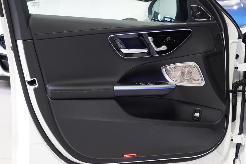 Mercedes-Benz Třídy C C300 4M,HUD,DPH,AMG,PANO,ZÁRUK - fotka 19 z 37