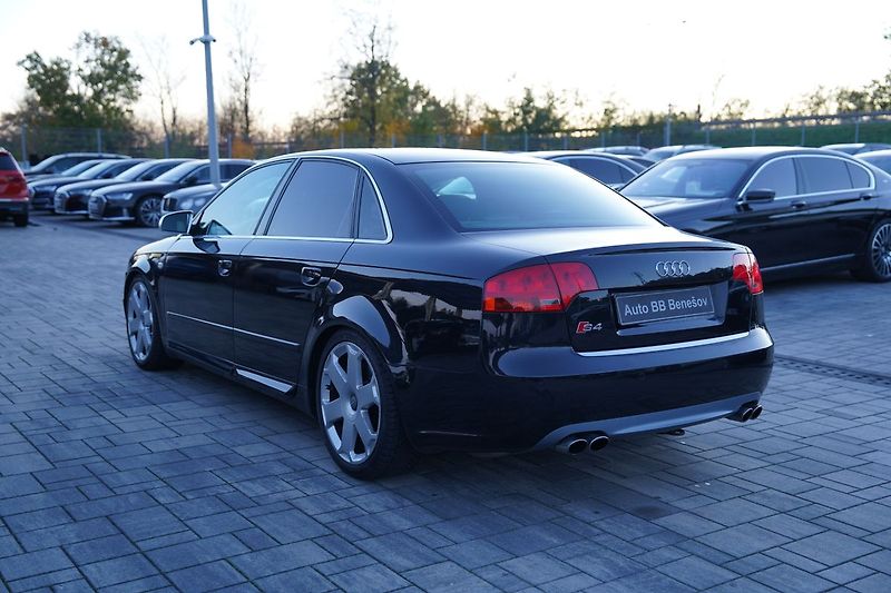Audi S4 B7 V8 253kW/BOSE/RECARO/MAX VÝ - fotka 4 z 50