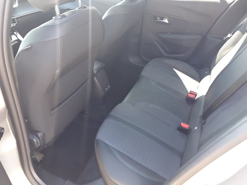 Peugeot 208 (2023) ELEKTRO 100Kw NAVIGACE - fotka 28 z 39