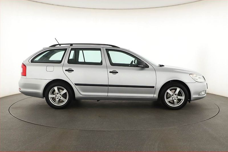 Škoda Octavia (2012) 2.0 TDI, Park. senzory - fotka 6 z 12
