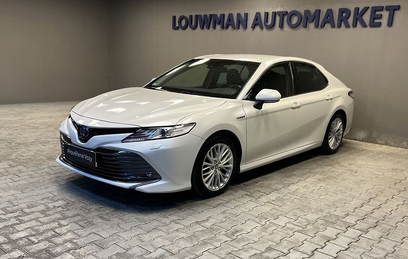 Toyota Camry 2,5 Hybrid AT Executive - fotka 1 z 17
