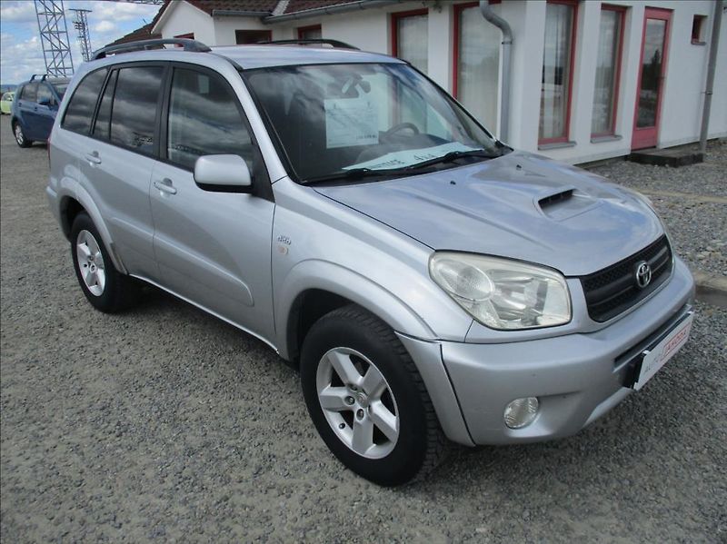 Toyota RAV4 2,0 D4D, klima,4x4,servis,tažn - fotografie inzerátu