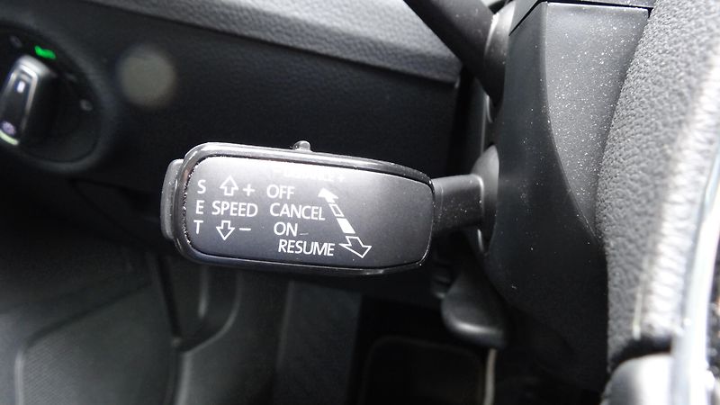 Škoda Superb Kombi 2.0TDi DSG Style plus - fotka 11 z 40