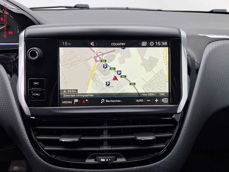 Peugeot 2008 (2019) 1.2 PT, Allure, AT, navi - fotka 17 z 18