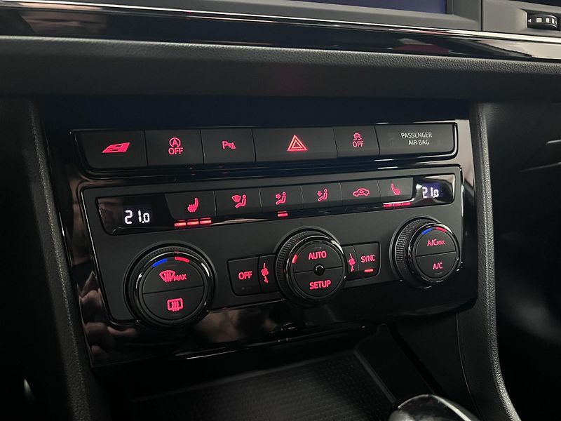 Seat Leon Cupra 300 2.0 TFSI 4x4 DSG - fotka 41 z 42