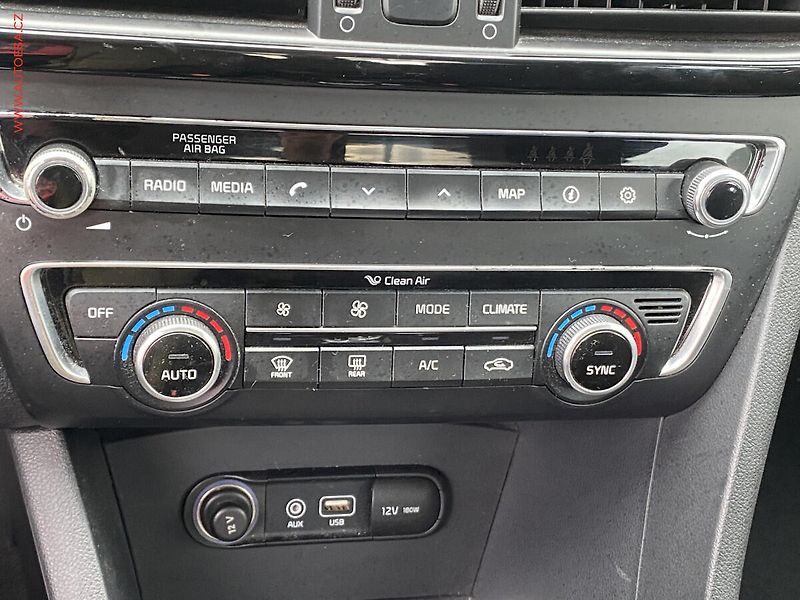 Kia Optima (2016) 1.7 CRDi, ČR, Navi, AC - fotka 14 z 17