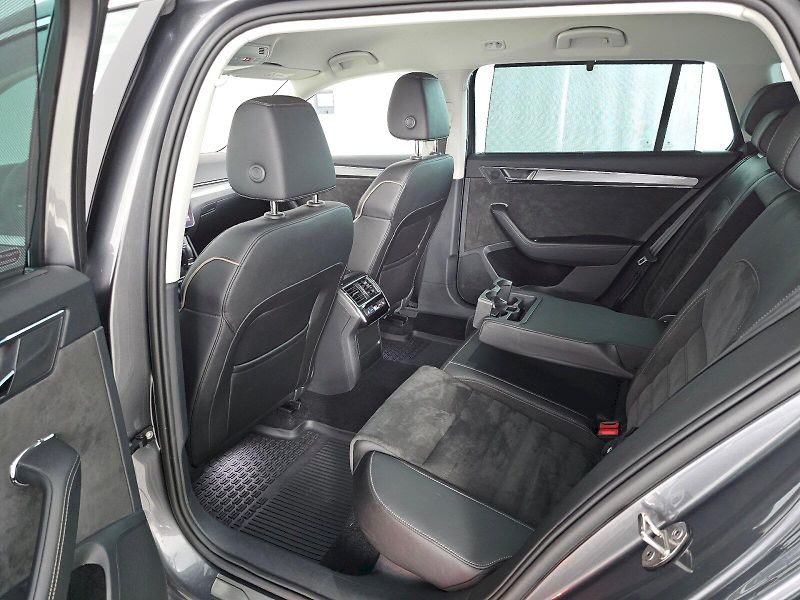Škoda Superb (2023) 2.0TDi 147kW 4X4 SCOUT BUSINES - fotka 7 z 33