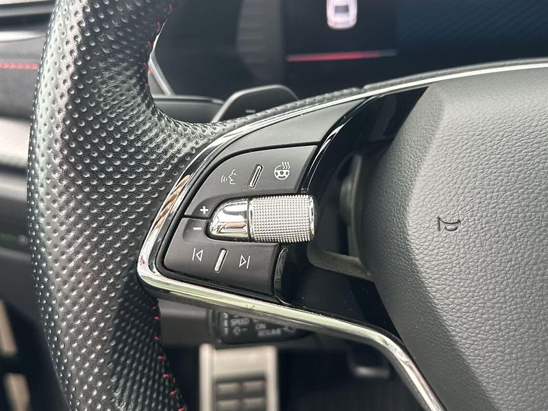 Škoda Octavia (2021) 2.0 TSI DSG RS - fotka 23 z 36