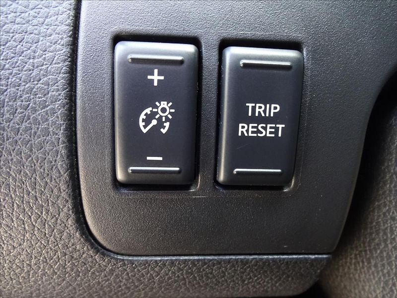 Nissan Navara 2,3 dCi 140 kW 4x4 Automat - fotka 47 z 60