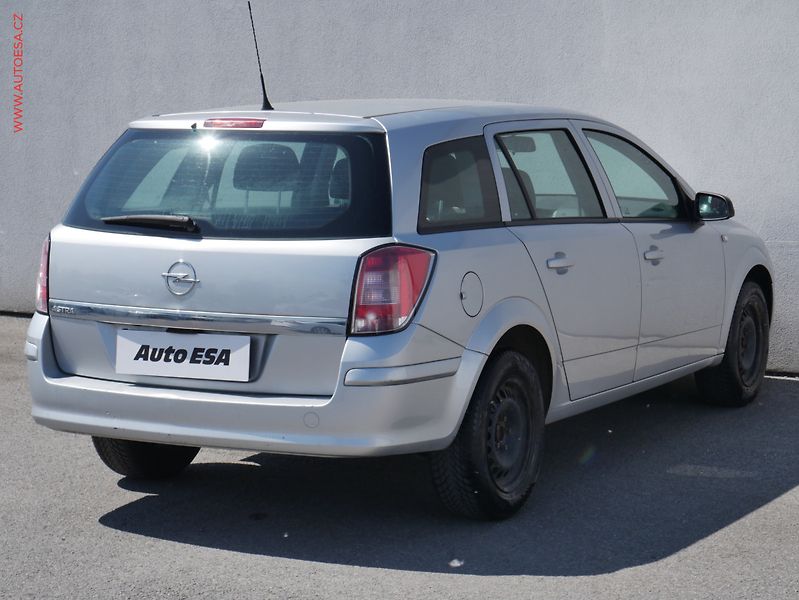 Opel Astra (2011) 1.6 16V, ČR, AC, temp - fotka 4 z 16