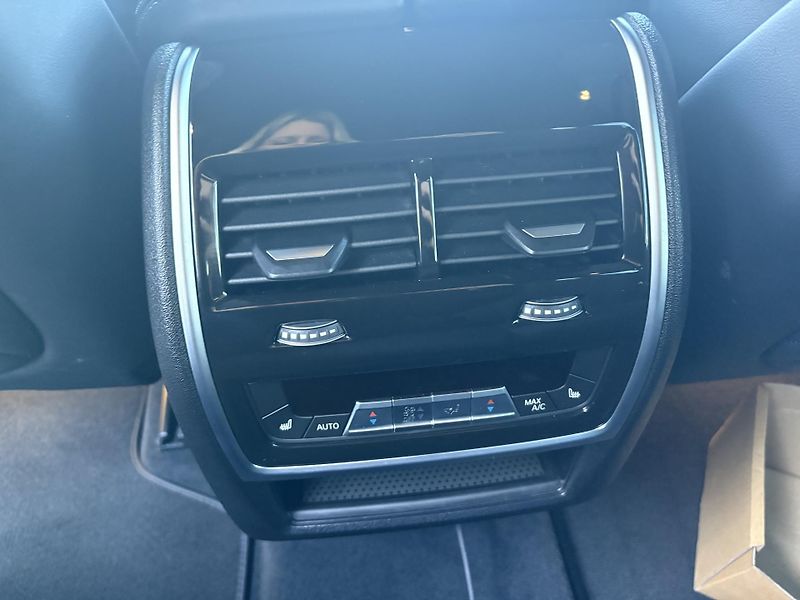 BMW X7 (2024) xDrive 40i - fotka 28 z 33