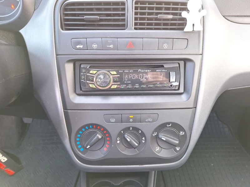 Fiat Grande Punto (2011) 1.2 i Klima - fotka 14 z 20
