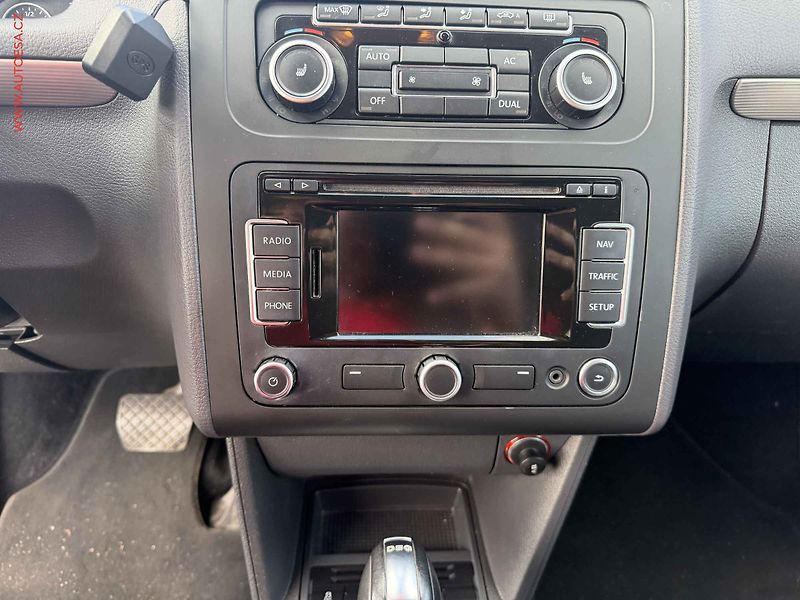 Volkswagen Touran (2010) 2.0 TDi, Highline, DSG, bixen - fotka 14 z 17