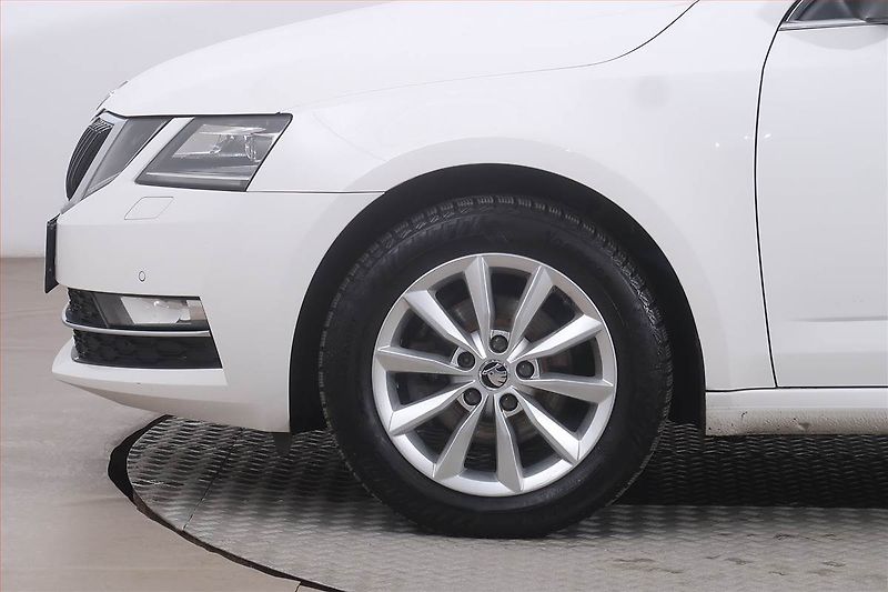 Škoda Octavia (2017) 1.6 TDI, Navi, Tempomat - fotka 15 z 17