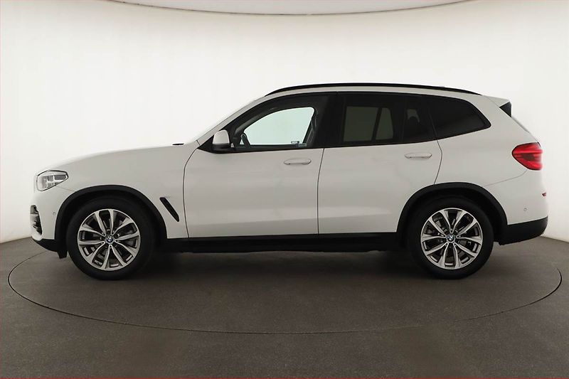 BMW X3 (2019) xLine xDrive20i - fotka 3 z 21