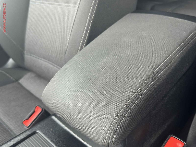 Volkswagen Passat (2019) 2.0 TDi, 2.maj, DSG, navi. - fotka 25 z 26