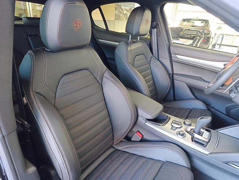 Alfa Romeo Stelvio Intensa 2,0Turbo 280k AWD - fotka 12 z 26