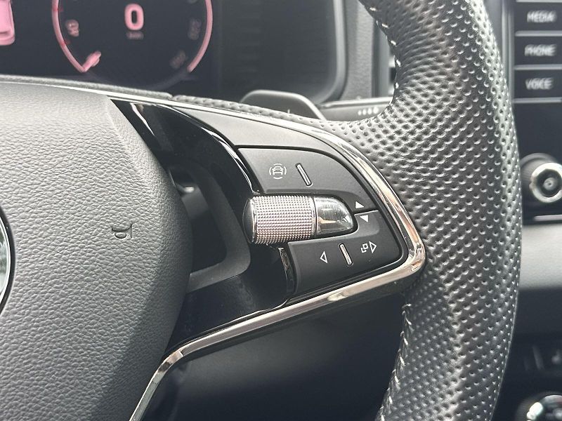 Škoda Karoq (2022) 2.0 TSI 4x4 DSG SportLine - fotka 25 z 35