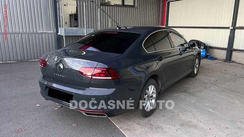 Volkswagen Passat (2020) 1.5 TSi, ČR, navi, LED - fotka 2 z 3