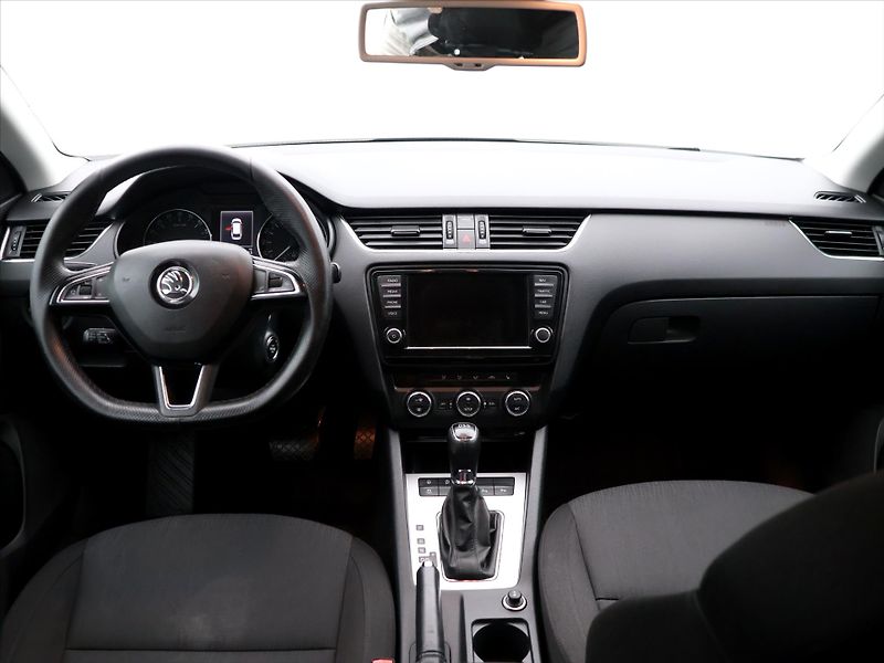Škoda Octavia 2,0 TDI 110kW CZ Style DPH - fotka 27 z 35