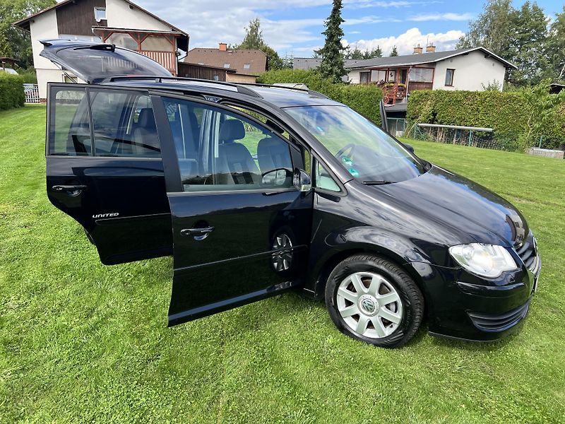 Volkswagen Touran 1.6 MPI 75KW,7MÍST,DIGI,NAVI - fotka 34 z 46
