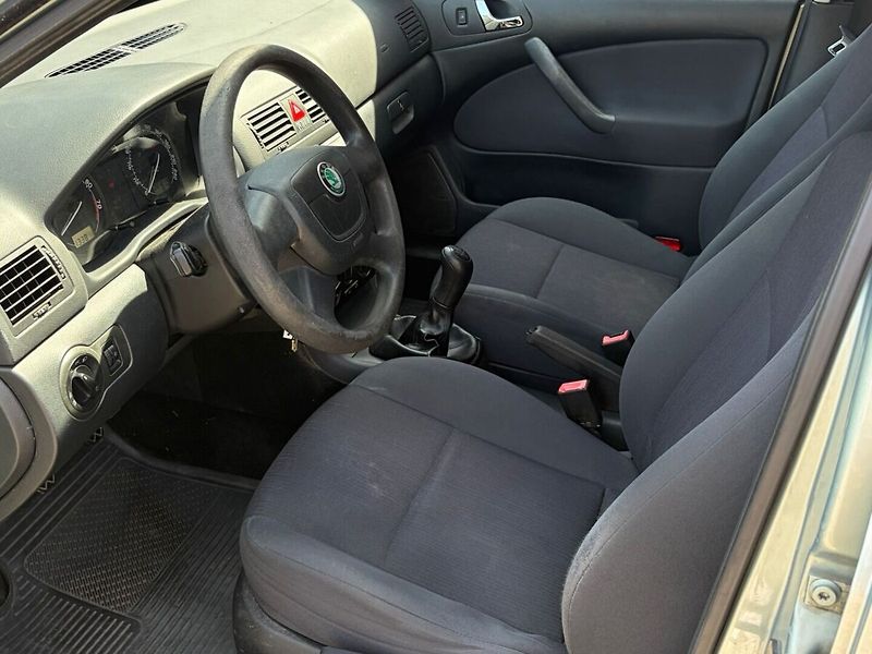 Škoda Octavia 1.6 Tour Twin Power - fotka 6 z 13