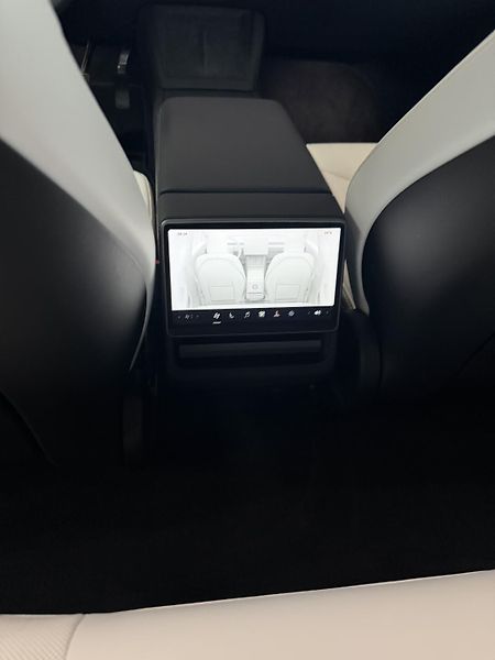Tesla Model 3 (2024) Highland  - fotka 16 z 19