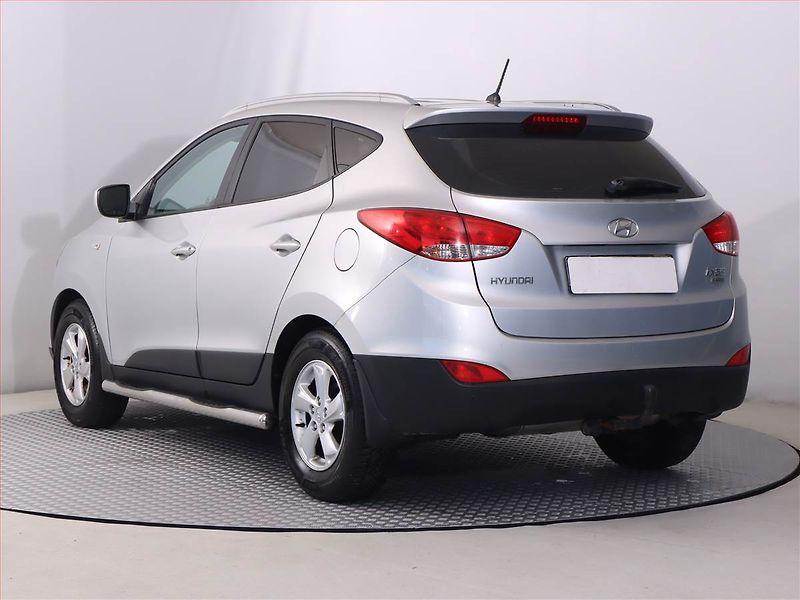 Hyundai ix35 (2011) 1.7 CRDi, Park. senzory - fotka 4 z 15