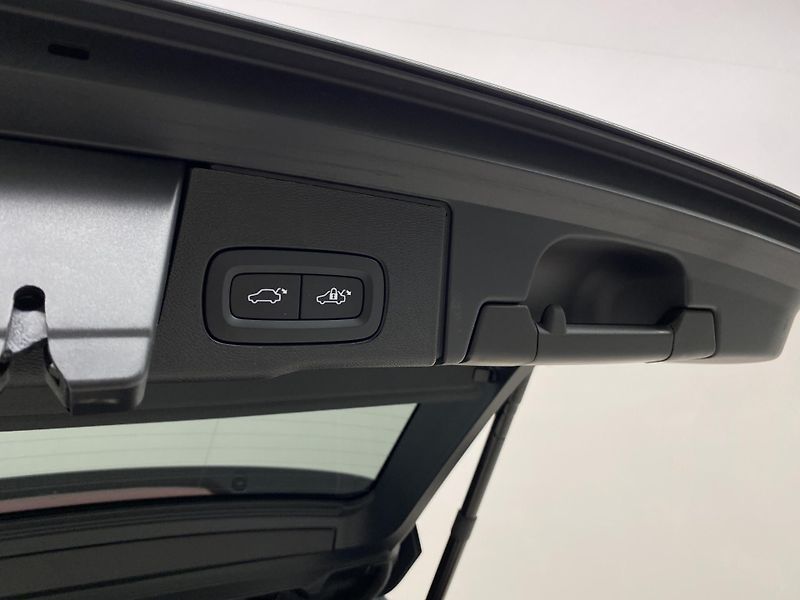 Volvo XC60 T8 AWD RECHARGE DARK ULTRA CZ - fotka 31 z 59