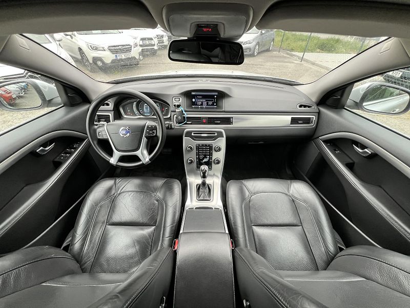 Volvo V70 2.0D D4 AUTOMAT KŮŽE KLIMA - fotka 16 z 41