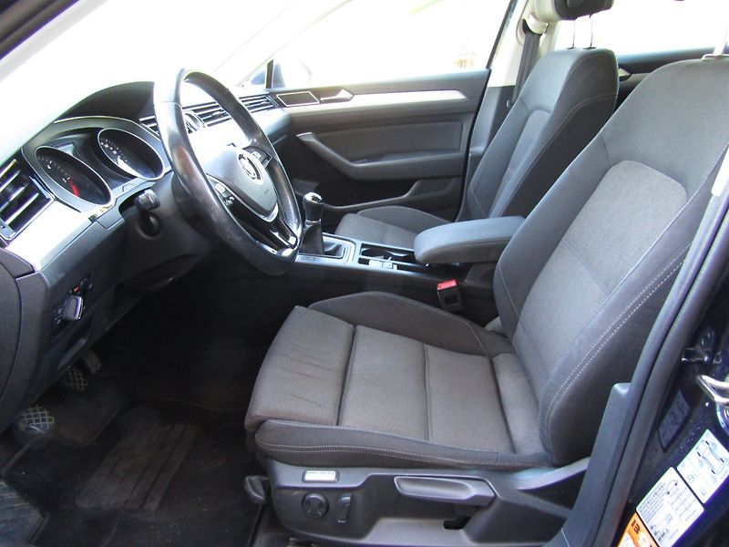 Volkswagen Passat (2015) 2.0 TDI 110kW NOVÉ ROZVODY - fotka 19 z 40