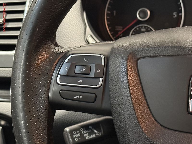 Seat Alhambra (2012) 2.0 TDi, Bixen, navi - fotka 16 z 20