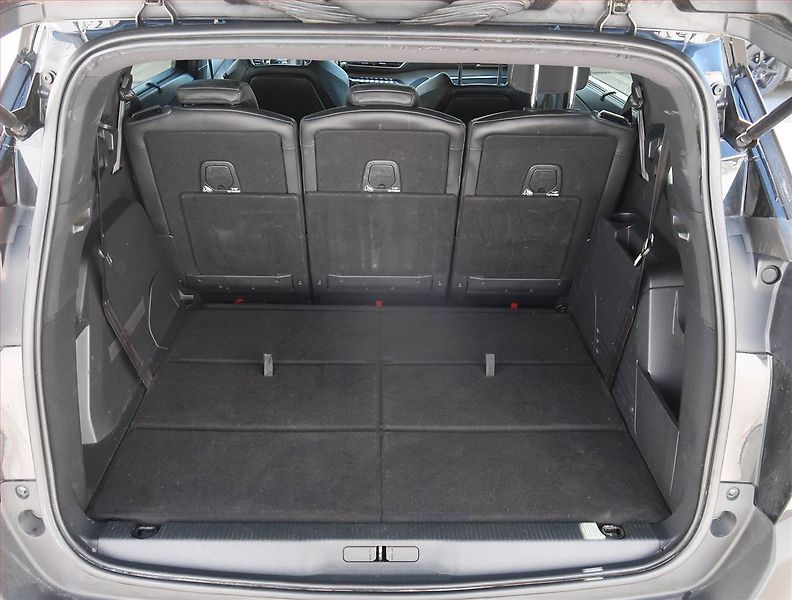 Peugeot 5008 (2018) GT Line 2.0 BlueHDi, Masáž - fotka 14 z 23