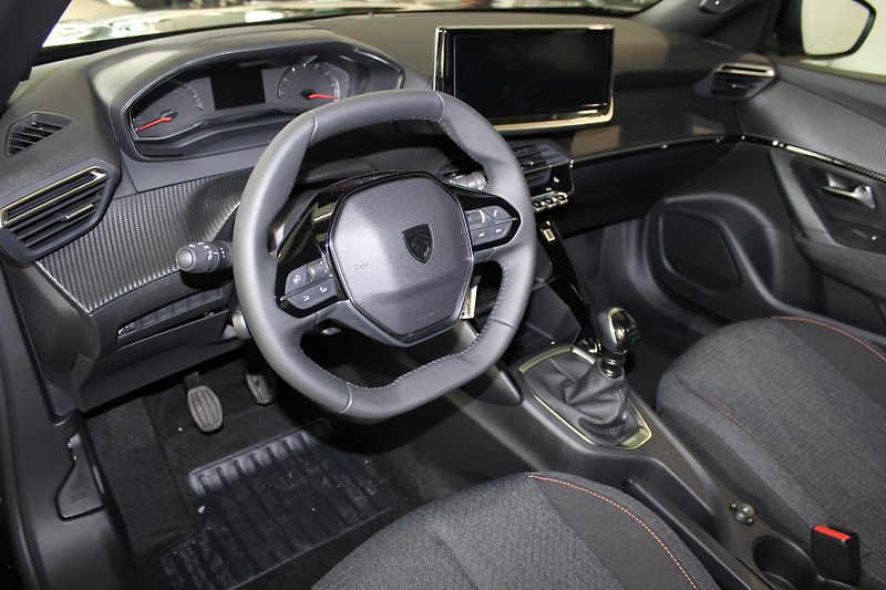 Peugeot 2008 (2025) STYLE PureTech 100 S&S MAN6 - fotka 7 z 17