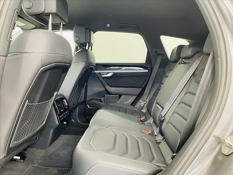 Volkswagen Touareg 3,0 TDI 210kW R-line 4Motion - fotka 6 z 29