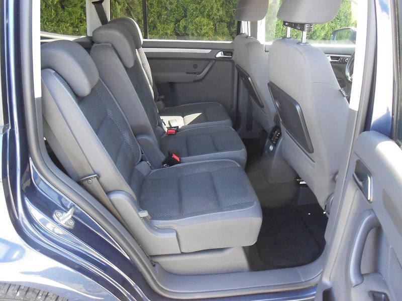 Volkswagen Touran 1.6TDi, NAVI,7Míst!!! - fotka 20 z 43