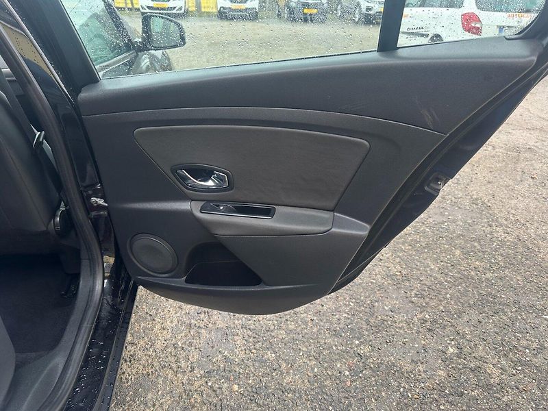 Renault Mégane III Sportour 1.5 DCi 81kW/Navi - fotka 22 z 34