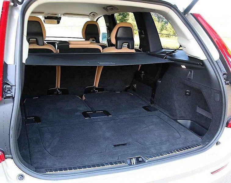 Volvo XC90.