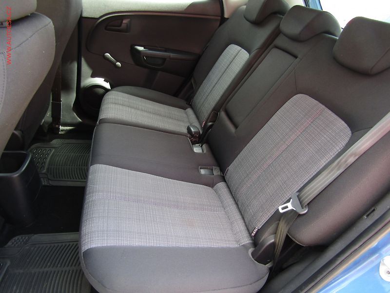 Kia Venga (2010) 1.4 CVVT, ČR - fotka 10 z 14