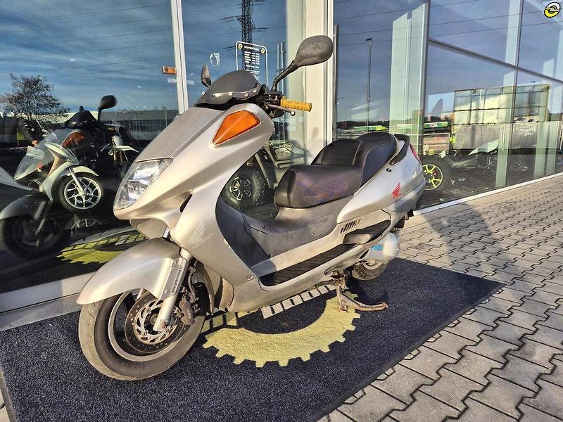Honda FES 150 Pantheon (2000) - fotka 8 z 18