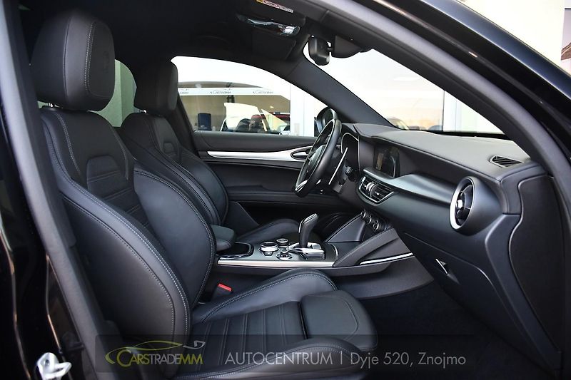 Alfa Romeo Stelvio 2.2D 16V 154kW Veloce AT8-Q4 - fotka 16 z 52